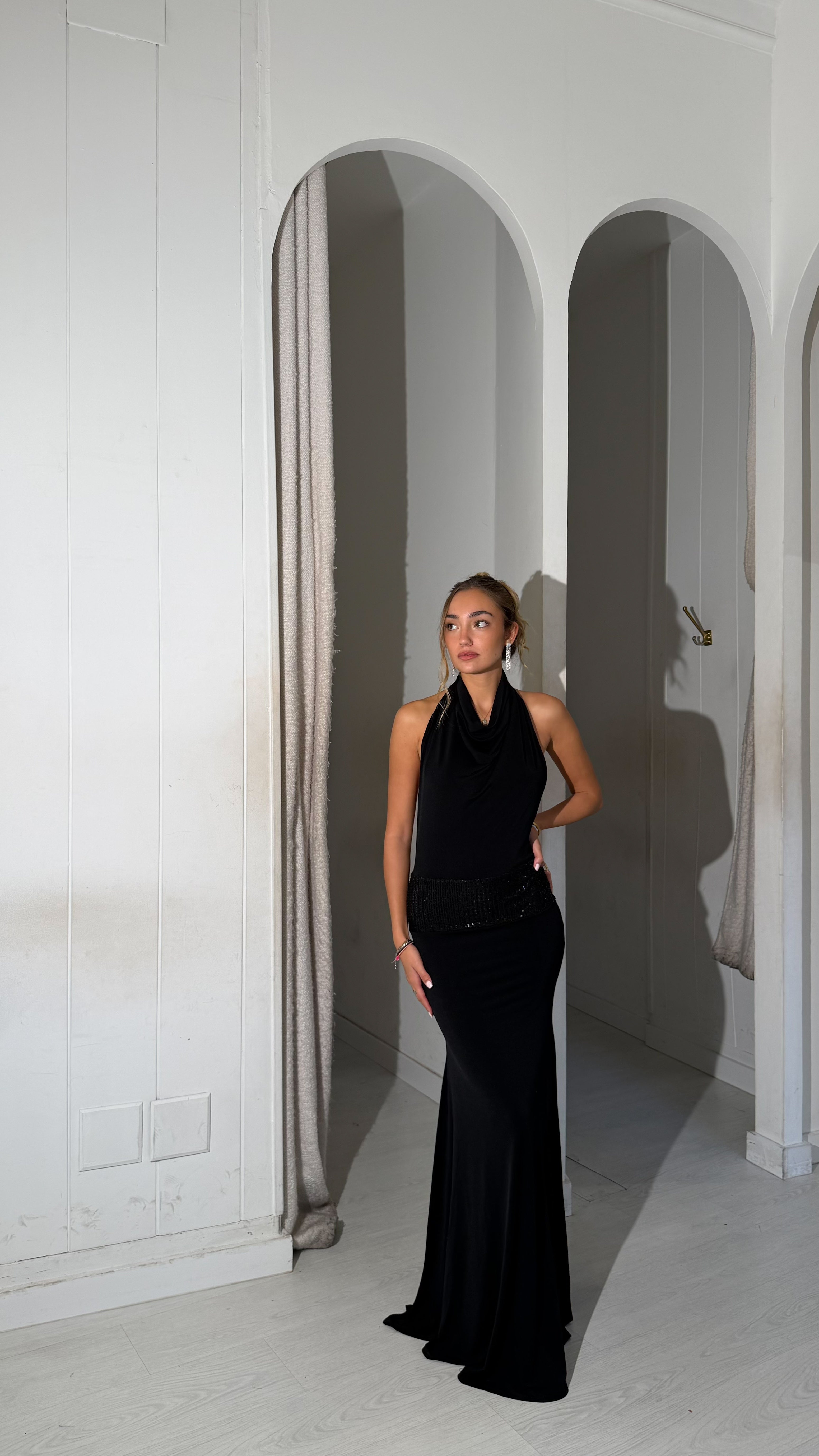 Main Character Dress - Black