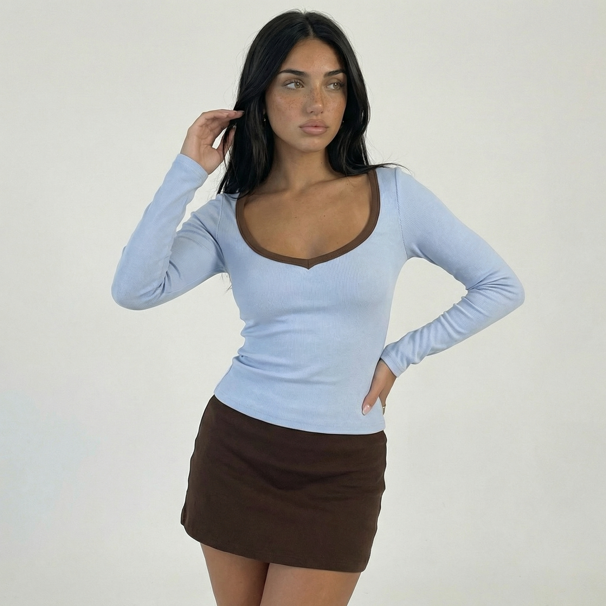Women’s Contrast Trim Long Sleeve Scoop Neck Top